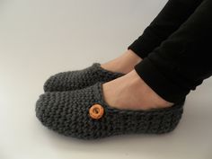 A beautiful pair of women's boot crochet slippers. Made of wool yarn they are so soft, warm, cozy to wear and have a lot of bulk for extra comfort. Soles are covered with latex, which makes them not slippery to walk and give it a long life. To make a slippers takes 3-5 days. If you want any other colors or size, please contact me. Decorations, as buttons or ribbons, can differ as in photo. If your skin is sensitive, the thread can irritate the skin because it is wool. CARE: gently handwash in wa Slippers Boot, Crochet Boots Pattern, Crochet Slipper Boots, Slipper Pattern, Crochet Slipper, Handmade House, Crochet Slippers Free Pattern, Shoes Crochet, Crochet Baby Boots