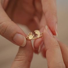 Gift Ideas For His Birthday, Womens Rings Gold, Keepsake Jewelry Ideas, Gifts For A Newborn, Children’s Day Gifts, Christmas Gifts Ideas For Mom, Birthday Gift Ideas For Women Friend, Birthday Gift For Friend Woman, Baby Rings Gold