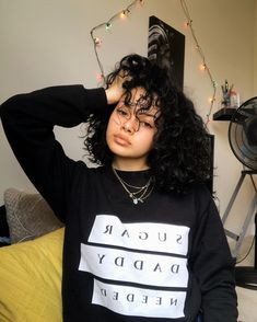 Curly Hair 90s, Shy Girl Aesthetic, 90s Curly Hairstyles, Curly Haired Girl, Mullet Girl, Aesthetic Curly Hair, Penteado Cabelo Curto