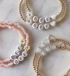 Friends Beaded Bracelets, Beaded Bracelets Flat Beads, Best Friends Bracelets Diy, Mini Beads Bracelet Ideas, Bff Beads Bracelet, 3 Bff Bracelets, Designs For Bracelets, Friendship Bracelets Best Friends, Beaded Best Friend Bracelets