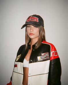 F1 Miami, White Jacket Outfit, Fashion Content Creator, Fashion Content, Outfits With Converse, Jacket Outfit