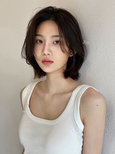 Asian Short Bob Haircut, Korean Hair For Round Face, Chin Length Hair Asian, Short Hair Styles For Thick Hair Women, Asian Girl Short Haircut, Short Haircuts Asian, Short Hairstyle Women Asian, Short Hairstyle Asian Women, Short Haircut Asian