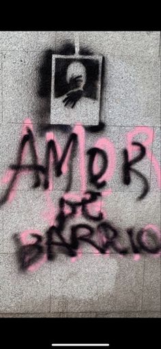 graffiti on the side of a building that says amer de baranos in black and pink