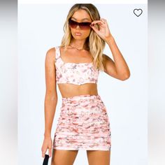 Never Worn Gorgeous Princess Polly 2 Piece Set. Bought For My Birthday But Wore Something Else High Waisted Mini Skirt, Floral Print Crop Top, Baby Crop Top, Pink Formal Dresses, Corsets And Bustiers, Puff Long Sleeves, Long Sleeve Tops Casual, Strapless Tops, Floral Blue Dress