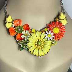 Yellow Flower-shaped Retro Jewelry, Retro Yellow Flower-shaped Jewelry, Retro Yellow Flower Jewelry, Vintage Orange Metal Jewelry, Vintage Metal Flower Necklace, Multicolor Vintage Jewelry For Spring, Handmade Vintage Necklaces For Spring, Vintage Multicolor Jewelry For Spring, Vintage Orange Metal Necklace