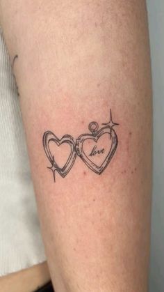 Heart Locket Tattoo, Locket Tattoos, Mom Heart Tattoo, Grandma Tattoos, Wife Tattoo, 2024 Fits, Cowgirl Tattoos, Basic Tattoos, Tattoos Inspo