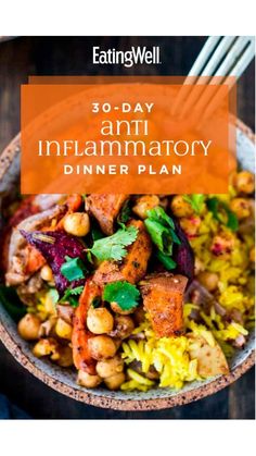 From rice bowls to easy sheet pan dinners, this meal plan is packed with fresh veggies, healthy fats and hearty whole grains for a month of anti-inflammatory meals that will have you feeling your best! #mealplan #mealprep #healthymealplans #mealplanning #mealplanideas #healthyrecipes Inflammation Diet Recipes, Anti Inflammation Recipes, Inflammation Diet, Easy Sheet Pan Dinners, Breakfast Low Carb, Dinner Plan, Inflammatory Foods, Idee Pasto Sano, Mediterranean Diet Recipes