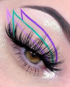 Glam Eye Makeup Looks, Colorful Eyeliner Looks, Grafik Eyeliner, Soft Glam Eye Makeup, Latest Eye Makeup, Eye Makeup Trends, Nude Makeup Look, Glam Eye Makeup