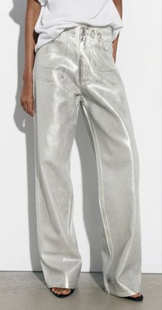 Silver Jeans Outfit, Italian Outfits Women, Zara Wide Leg Jeans, Silver Outfits, Silver Pants, Mid Waist Jeans, Metallic Jeans, Metallic Pants