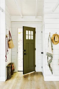 Cottage-Style Foyer Idea with Light Wood Flooring and White Walls Functional Entryway Ideas, Colorful Room Design, Entryway Drop Zone, Surf Bungalow, Foyer Front Door, Door Redo, Light Wood Flooring, Hydrangea House