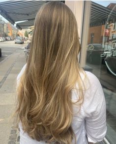 Best Fall Hair Colors, Warm Blonde Hair, Dark Blonde Hair Color, Golden Blonde Hair, Straight Blonde Hair, Hairstyles For Layered Hair