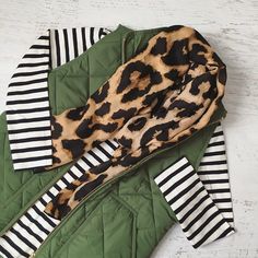 Cloche Decor, Clothes Matching, Leopard Outfits, Mommy Outfits, Green Vest, Estilo Chic, World One, Casual Winter Outfits