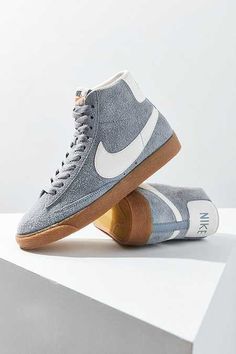 Nike Blazers Outfit, Shoes Fashion Photography, Nike Blazers, Nike Shoes Girls, Urban Outfitters Shoes, Nike Shoes Outfits, Street Style Shoes, Nike Blazer Mid