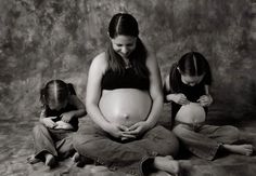 100 of the Best Maternity Photoshoot Ideas Spinning Babies, Cadeau Photo, Female Girl, Pregnant Belly, Shooting Photo, Two Daughters, Baby Sister