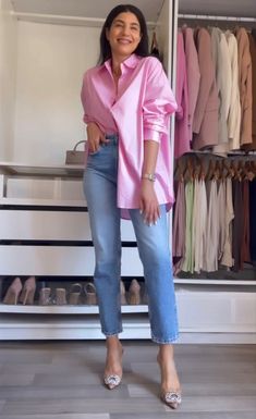 Pink Silk Button Up Outfit, Pink Button Up Shirt Outfit Work, Pink Silk Shirt Outfit, Pink Oxford Shirt Outfit, Pink Shirt With Jeans Outfit, Pink Shirt Outfit Ideas, Pink Button Up Shirt Outfit, Silk Shirt Outfit