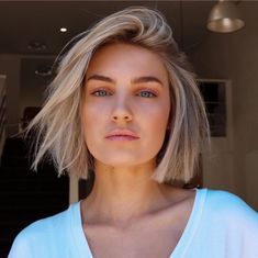 Short Hair Up, Inverted Bob Hairstyles, Hairstyles For Short Hair, Short Blonde Hair, Short Bob Hairstyles, Hair Today, Blonde Hair Color, Gorgeous Hair