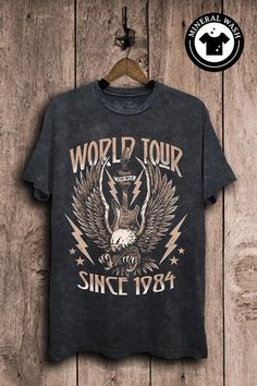 Tiger Graphic, Country Concert Outfit, Oversized Graphic Tee, Graphic Tees Vintage, Online Clothing Boutiques, Vintage Rock, Cool Graphic Tees, Concert Tshirts, Moda Vintage