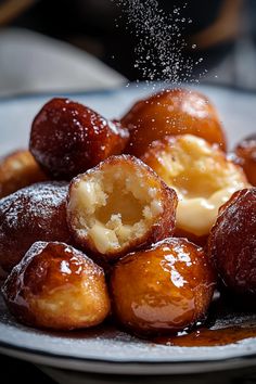 Crème brûlée doughnuts Dessert Dough Recipes, Brunch Dessert Recipes, Sweet Bread Recipes Homemade, Cake Filling Ideas, New Food Ideas, Sweet Treats To Make, Pastry Filling, Deserts Recipes, Baking Recipes Desserts