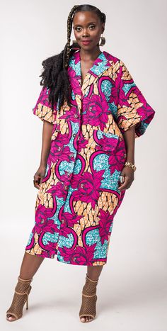 The Chic Oversized dress takes your casual style to the next level. The oversized fit and v neck create a sleek silhouette, while the chic pattern makes it a perfect look for various occasions. The model is 5'5 tall and wears a US6 Ankara Casuals For Women, Chic Ankara Dresses, African Casual Dresses, Casual Ankara Styles, African Style Dresses, Afro Chic Fashion, Ankara Wedding Dress, African Fashion Style, African Dress Patterns