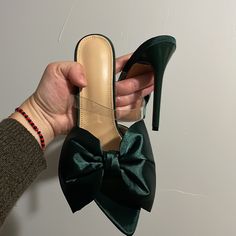 Size 8 Or 39 Emerald Green Bow In The Front Heels. New .Never Worn . Green Heels With 4-inch Heel For Party, Green 4-inch Heels For Night Out, Green 4-inch Heels For Party, Chic Green High Heels, Green Heels With 4-inch Heel For Night Out, Green Heels With Wrapped Heel For Night Out, Green Wrapped Heel For Night Out, Green Synthetic Heels For Party, Trendy Green Heels For Formal Occasions