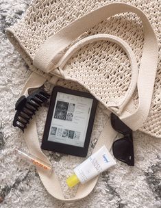 the contents of a purse including an electronic device