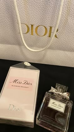 Miss Dior Blooming Bouquet, Luxury Birthday, Snap Streak Ideas Easy, Dior Perfume, Expensive Gifts, Cute Couple Gifts, Chanel Perfume, Floral Border Design, Snap Streak