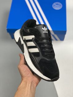 Adidas Shoe, Sneakers Addict, Adidas Samba Sneakers, Sneakers Outfit, Sneakers Men Fashion, Adidas Samba, Nike Jordan, Canvas Shoes, Adidas Shoes