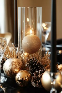 Elegant black and gold Christmas table decor centerpiece with tall vase gold ornaments and black candles New Year’s Eve Centerpiece Ideas, New Years Centerpiece Ideas, Black And Gold Christmas Table, Gold Christmas Centerpieces, Christmas Decor Ideas Black, Gold Christmas Table Decor, Black And Gold Ornaments, Kitchen Black And Gold, Christmas Decor For Table