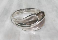 Beautiful Sculptural Vintage Signed CELLINI 925 Sterling Silver Concave Designer Dome Floral Organic Leaves Band Ring - Size 6 measures 1/2" High by 3/4" Wide From Front View. Excellent Vintage Condition. Wax Carving Jewelry, Carving Jewelry, Wax Carving, Front View, Vintage Signs, Rings Statement, Sterling Silber, Band Ring, Band Rings