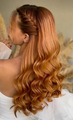 Inspiração Wedding Hair Step By Step, Cute Hairstyles For Quinceanera, Hoodie Hairstyles, Medieval Hair, Sweatshirts Vintage, Formal Hairstyles For Long Hair, Fesyen Rambut, Hoco Hairstyles, Peinados Recogidos