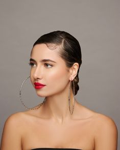 Elevate your jewellery game with these statement hoop earrings. Crafted from high-quality alloy zinc, these oversized 12cm chunky thick hoops are perfect for adding a touch of roundness to any outfit. The hoop wire closure ensures a secure fit, while the round shape adds a classic touch. These earrings are perfect for any occasion, from casual outings to special events. The hoop style is versatile and timeless, making it a must-have addition to any jewellery collection.  Color: Gold, Silver Material: Alloy, Zinc Size: 12cm Weight: 40g Earrings are nonreturnable due to hygiene. Please check the weight and dimensions before placing your order. Glamorous Metal Hoop Earrings, Statement Hoop Earrings, Big Hoop Earrings, Wooden Earrings, Body Jewellery, Cuff Bangles, Jewelry Earrings Hoops, Jewellery Collection, Silver Hoop Earrings