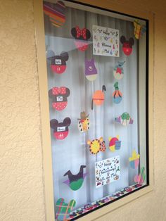 Cheer Stuff, Window Decorations, Disney Ideas, Disney Addict, Window Decoration, Disney Disney, Disney Lover