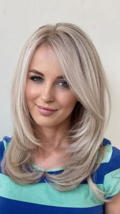 Rachel Haircut, Textured Haircut, Layered Bob Haircuts, Low Maintenance Haircut, Light Blonde Hair, Medium Length Hair With Layers, Long Bob Haircuts, Shoulder Length Hair Cuts, Haircuts For Medium Hair