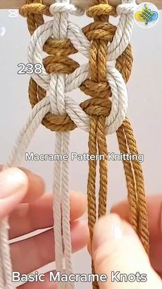 the instructions for how to tie an anchor knot in two different colors, with pictures below