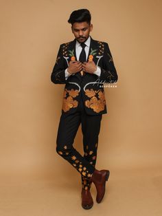 Western Black Embroidered Suit Luxury Festive Wedding Blazer, Wedding Vest Western, Luxury Wedding Suit With Floral Embroidery, Western Wedding Suit, Mens Western Suits, Embroidered Suits, Embroidered Blazer, Mens Western, Western Suits