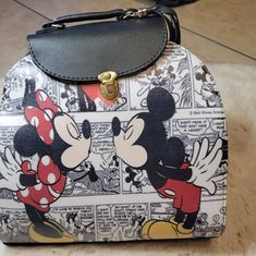 I Love Mickey And Minnie, And I Have This Beautiful Shpulder Back. Has A Little Small Damage And Is Never Used. Mickey Mouse Bag, Disney Handbags, Mickey And Minnie, Purse Black, Disney Accessories, Designer Bags, Girl Gifts, Shoulder Bags