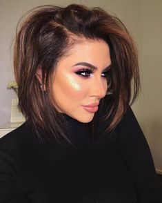 Wedge Haircut, Short Dark Hair, Short Hairstyles For Thick Hair, Haircut For Thick Hair, Short Blonde Hair, Medium Hair Cuts, Hair Color Ideas, Hair And Makeup