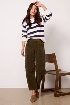 Designed with a subtle barrel leg shape, the Marcelle pants by Citizens of Humanity feature a relaxed fit, ankle-length hems, and cargo pockets. They're crafted in soft, midweight stretch corduroy, making them perfect for day-to-night wear. Smart Cool Outfit, Autumn Outfits Ideas For Women, Vintage Workwear Pants, Womens Courderoy Pants, Cargo Pants Fall Outfit Women, Brown Straight Leg Pants Outfit, Curdoroy Pants Outfit Womens Brown, Utility Pants Women Outfit, Light Blue Corduroy Pants Outfit