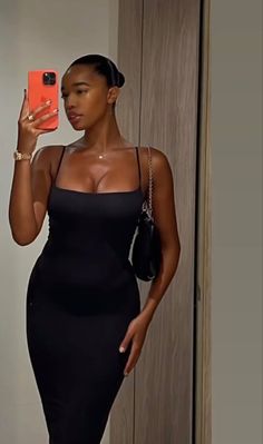 Body Con Dress Outfit, Bodycon Maxi Dress, Effortlessly Chic Outfits, Black Femininity, Bodycon Maxi Dresses, Looks Chic, Black Bodycon Dress, Minimal Fashion, Classy Outfits