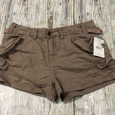 Questions? Leave A Comment Below! Brown Denim Shorts, Brown Cargos, Cargo Shorts Outfit, Brown Cargo Shorts, Thrift Wishlist, Grunge Shorts, Pretty Fits, Cargo Shorts Women, Micro Shorts