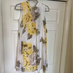 Flowy And Silky Feel With Long Attached Tie At Back Of Collar Nwt Fully Lined Make An Offer! Please Go By Measurements For Size And Fit Flowy White Sleeveless Dress With Floral Print, Daytime Sleeveless Floral Print Mini Dress, Sleeveless Dress, Bee, Size 10, Womens Sizes, Womens Dresses, Collar, Yellow