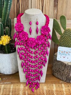 Beautiful Jewelry set made with Palm Tree Leaves hand woven into flowers and beads. This elegant jewelry is Handmade With love by Mexican Artisans in Michoacán, Mexico. Pair with your favorite outfit and you will be the star of the show with this completely unique and handmade jewelry. Includes earrings and necklace. MORE JEWELRY HERE: https://www.etsy.com/es/shop/SoleiEthnic?ref=seller-platform-mcnav&section_id=25467804 Floral Jewelry For Celebrations, Pink Flower Jewelry For Celebration, Pink Flower-shaped Jewelry With Dangling Beads, Pink Flower Jewelry With Dangling Beads, Pink Bohemian Jewelry With Handmade Flowers, Bohemian Pink Jewelry With Handmade Flowers, Flower Shaped Faceted Beads For Jewelry Making, Day Of Dead Costume, Mexican Necklace