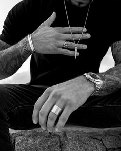 Male Jewellery Aesthetic, Daniel Mason Jewelry, Mens Outfits With Jewelry, Mens Silver Jewelry Men Accessories, Male Silver Jewelry, Men Jewellery Photography, Man Jewelry Aesthetic, Male Jewelry Aesthetic, Men Accessories Aesthetic