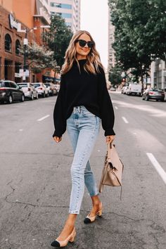 Free People Sweater Outfit, Black Russian, Pastel Outfit, Off The Shoulder Sweater, Fashion Jackson, Sweater Outfit, Mode Casual, Looks Street Style