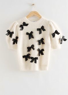 White Sweater Top, Black Bows, Bow Sweater, Diy Vetement, Wool Top, Cool Sweaters, Fashion Story