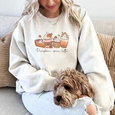 Your new favorite sweatshirt/t-shirt in boho design - with Pumpkin Spice motif♡ This soft, cozy sweater is perfect for autumn, everyday use or of course as a gift for your loved ones! Would you like a different color? No problem, send me a message! Details: ✦ Soft and high quality material ✦ produced in Germany ✦ Material: 50% cotton, 50% polyester ✦ Unisex: For both men and women ✦ Crew neck ✦ Minimalist style Sustainability: This sweater is manufactured in an environmentally friendly and susta Sweater Quotes, Sweatshirt Inspiration, Cute Crewneck Sweatshirt, Sweater Pumpkins, Cute Crewneck, Sweater Boho, Jeans Outfit Fall, Pumpkin Sweatshirt, Sweatshirt Aesthetic