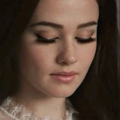 Cailee Spaeny as Priscilla Presley Priscilla Presley Makeup Eye, Cailee Spaeny Priscilla, Priscilla Outfits, Priscilla Makeup, Priscilla Movie, Sofia Coppola Movies, Elvis And Me, 60s Aesthetic