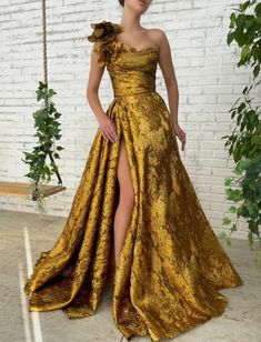 Luxury Gold Gown For Banquet, Gold Ball Gown For Gala, Gold Full-length Gown For Formal Occasions, Brocade Fabric Dresses, Gold Gowns Elegant, Gold Gala Dress, Draping Project, Bodice Draping