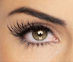 Wash an old mascara or nail polish container and fill with: 1/4 of the container with Castor Oil, 1/2 Vitamin E Oil, 1/4 Aloe Vera Gel. Mix the concoction together as well as you can with your mascara wand, and apply a light layer to lashes (or brows) every night before bed. Castor oil thickens your lashes while aloe vera gel lengthens. Vitamin E accelerates length. Give it a month for results. Mascara Wands, Beauty Tricks, Eyelash Growth, Beauty Remedies, Ageless Beauty, Longer Eyelashes, Vitamin E Oil, Before Bed