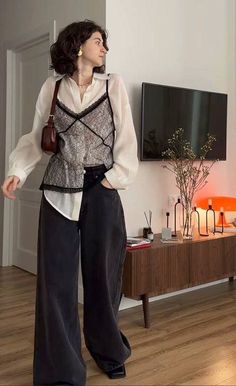 White Blouse Styling, Statement Boots Outfit, Japanese Garden Outfit, Old Money Concert Outfit, Fashion Week Outfit Ideas Inspiration, Japanese Business Casual, Aesthetic Street Outfits, Womens Tie Outfit, Layering Outfits Aesthetic